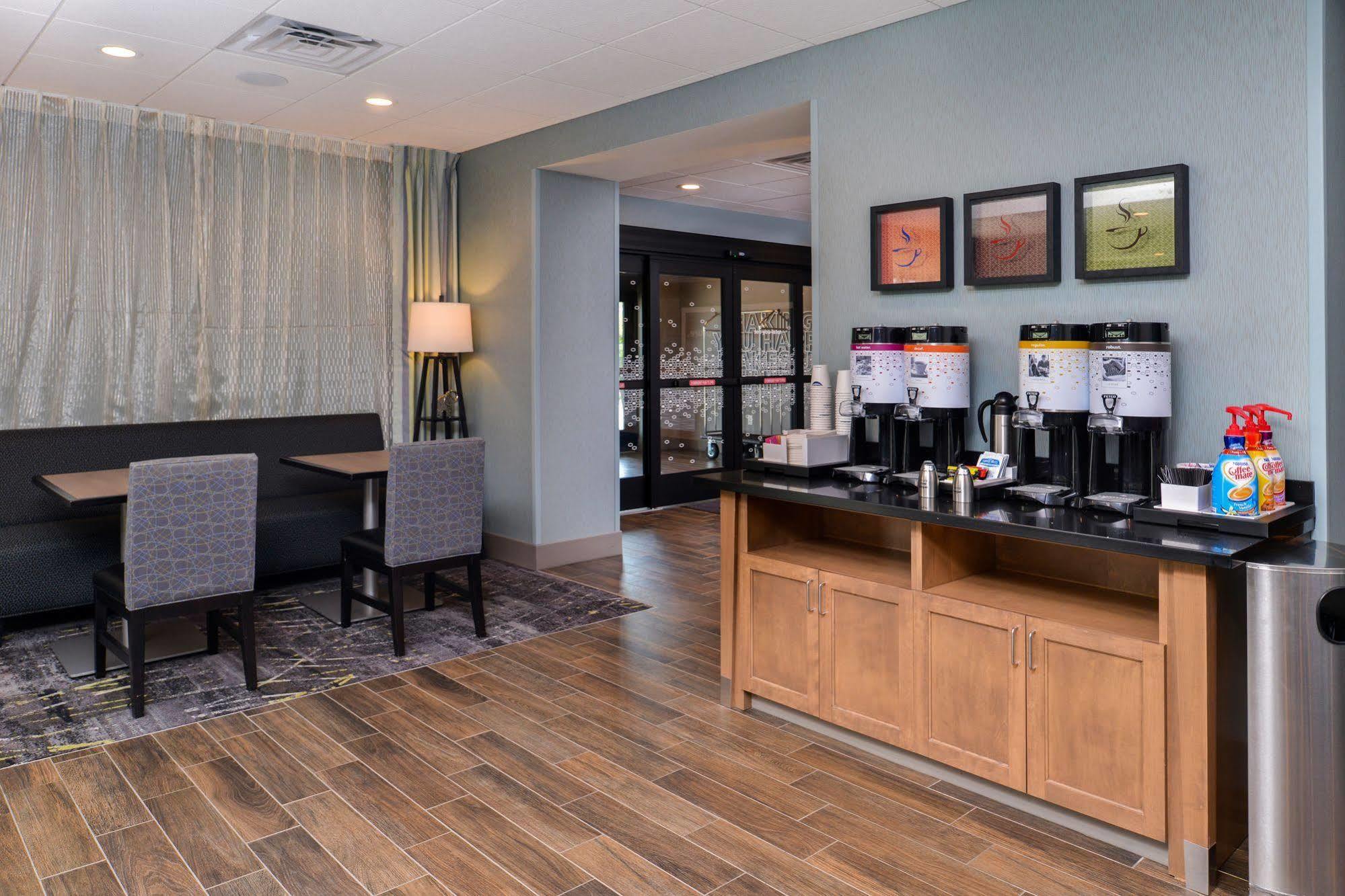 Hampton Inn By Hilton Omaha Airport, Ia Carter Lake Exteriör bild